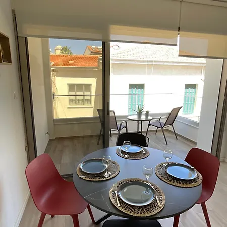 Le Voyageur Ii * Larnaca