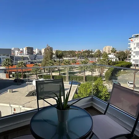 Le Voyageur Ii Larnaca