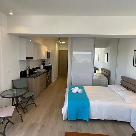 Le Voyageur Ii * Larnaca