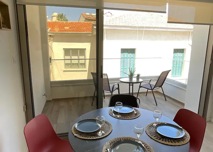 Le Voyageur Ii * Lárnaca