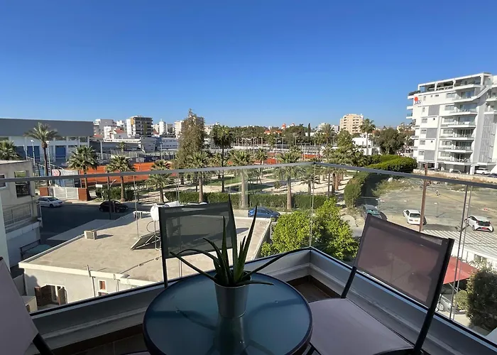 Le Voyageur Ii Lárnaca