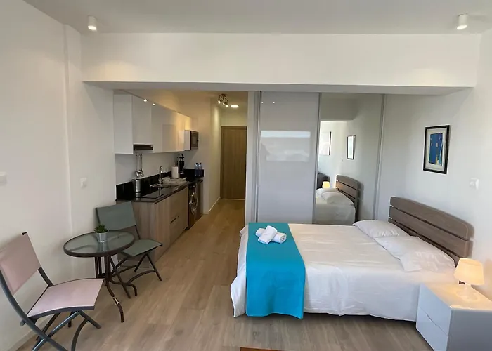 Le Voyageur Ii * Larnaca